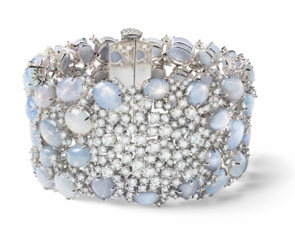 DAMIANI Mimosa Light Blue Galaxy含羞草18K白金星光藍寶石與鑽石手環，建議售價NT 9760000