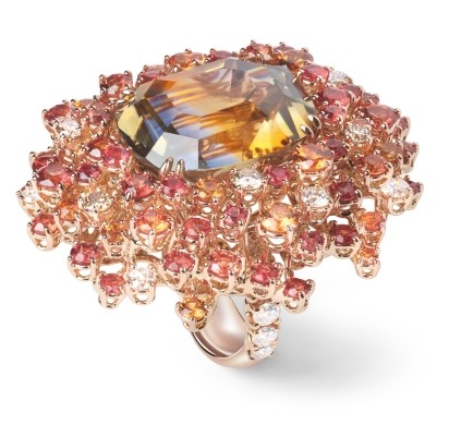 DAMIANI Mimosa Tramonto含羞草18K玫瑰金雙色藍寶石與鑽石高級珠寶戒指，建議售價NT 8250000 1