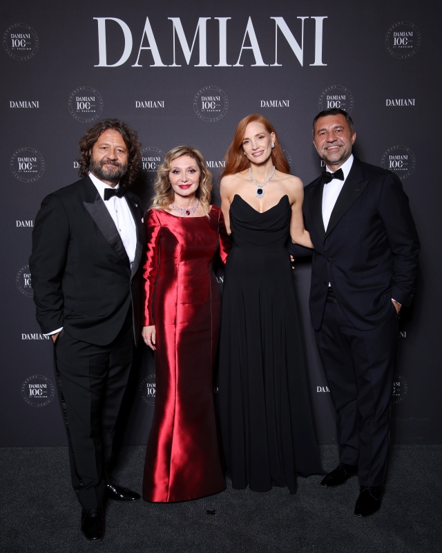 DAMIANI全球品牌大使潔西卡·雀絲坦（右二）出席DAMIANI創世頂級珠寶展米蘭首展。