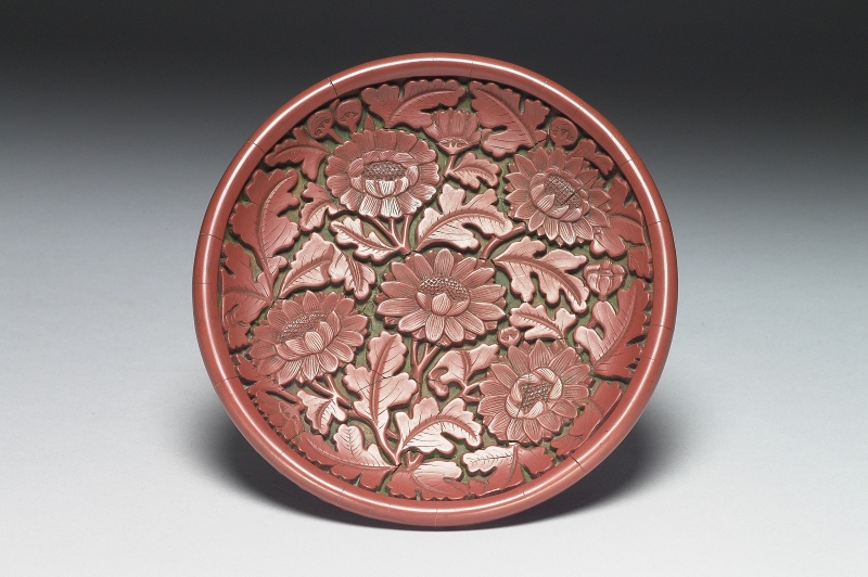 剔紅菊花圓盤 明，永樂皇帝在位款識 1368–1644 年 國立故宮博物院