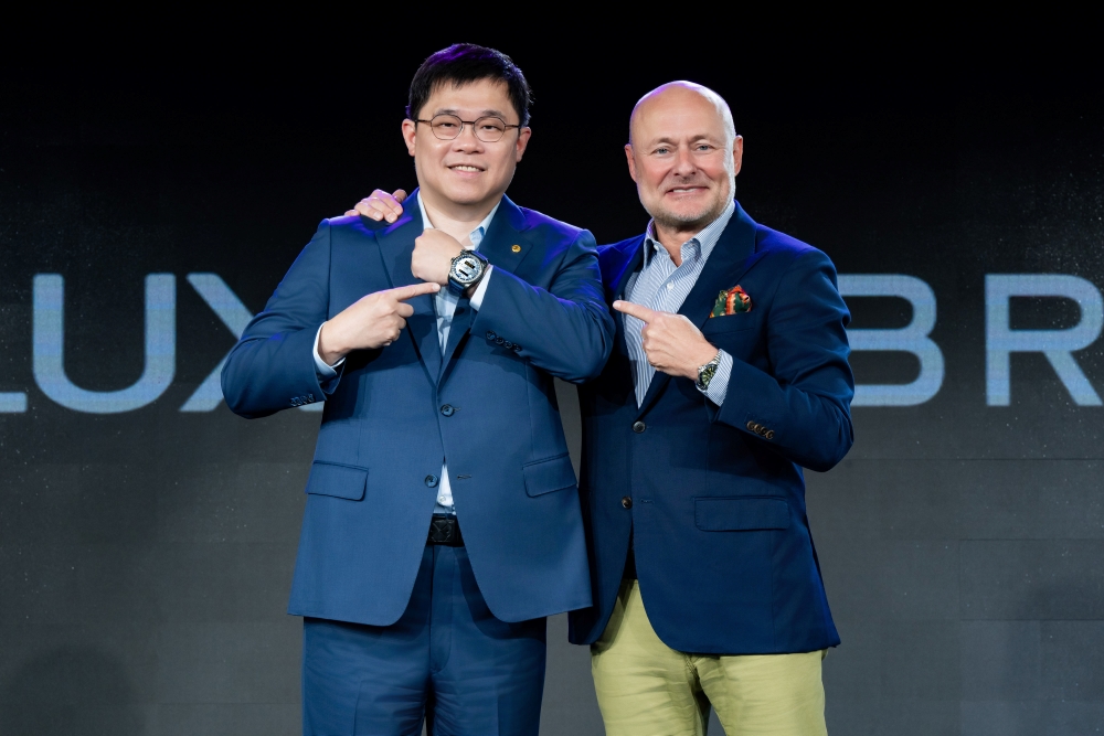 星宇航空董事長張國煒（左）與百年靈執行長Georges Kern。