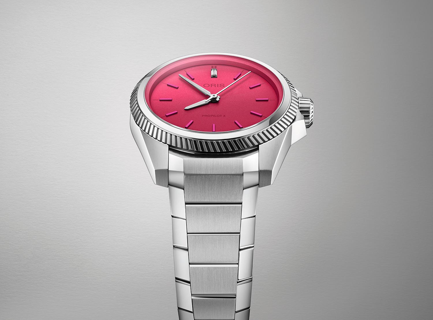 Oris Miss Piggy聯名腕錶，情境圖 6