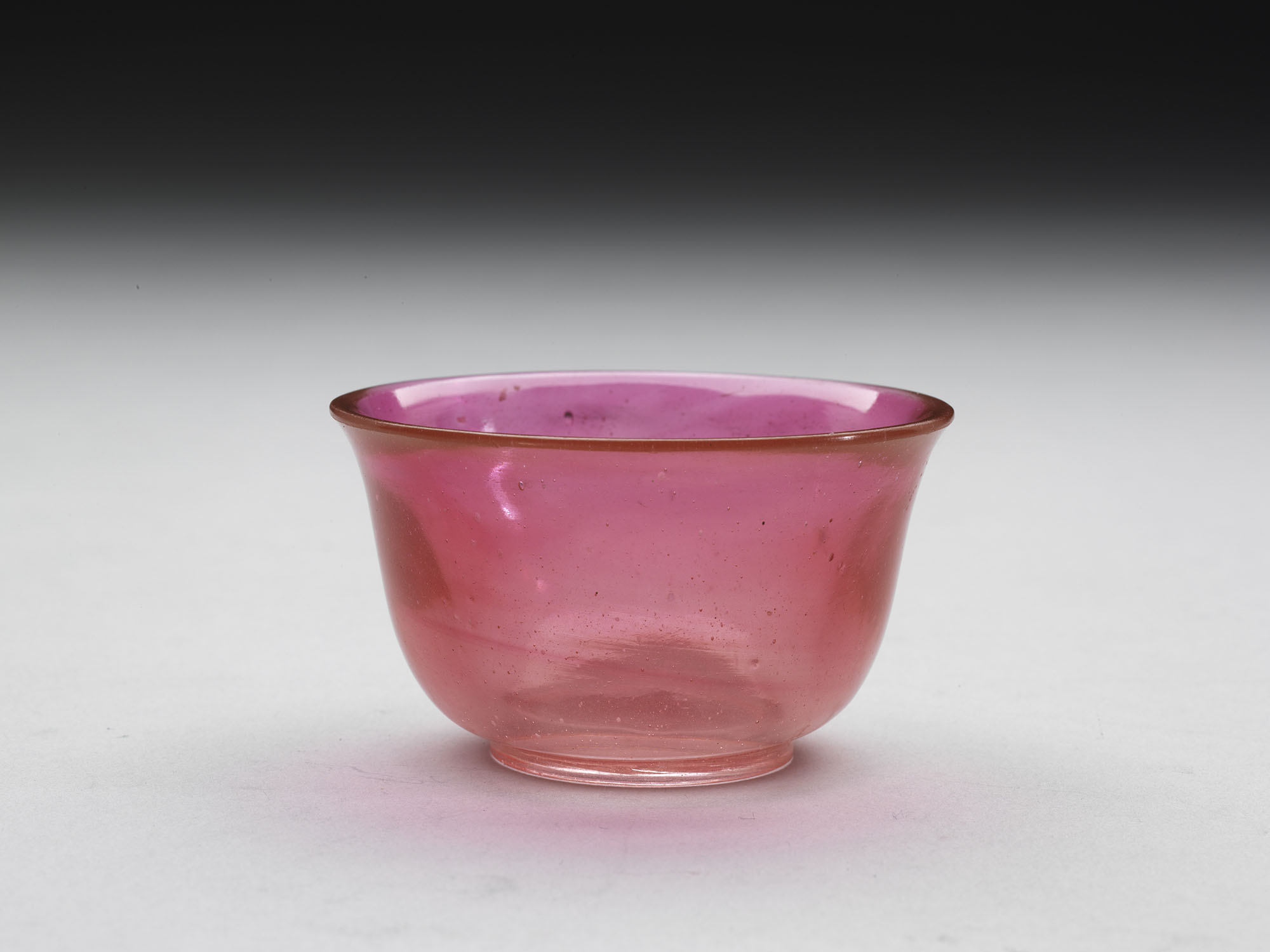 玻璃碗 清，乾隆時期 1736–1795 年 國立故宮博物院