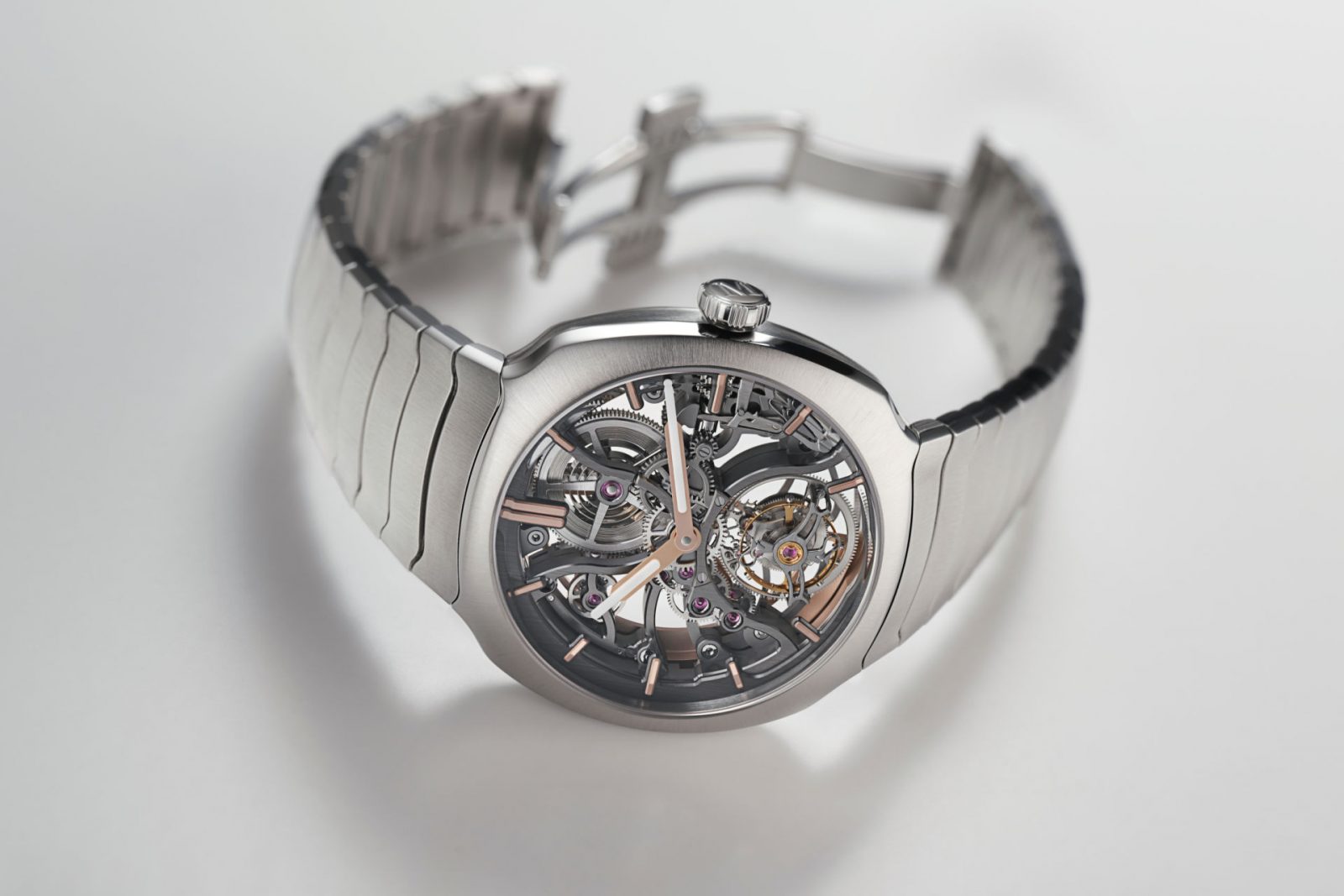 HMoser 6814 1200 Streamliner Tourbillon Skeleton Lifestyle White