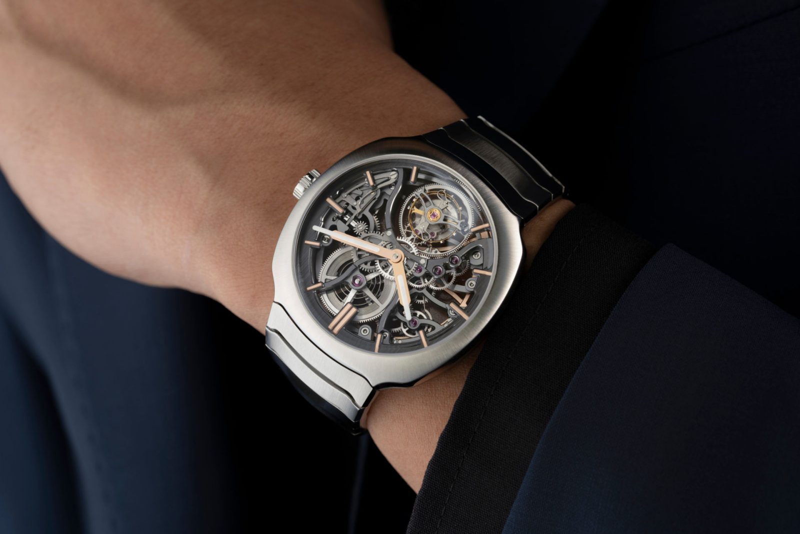 HMoser 6814 1200 Streamliner Tourbillon Skeleton Lifestyle Wristshot present blue