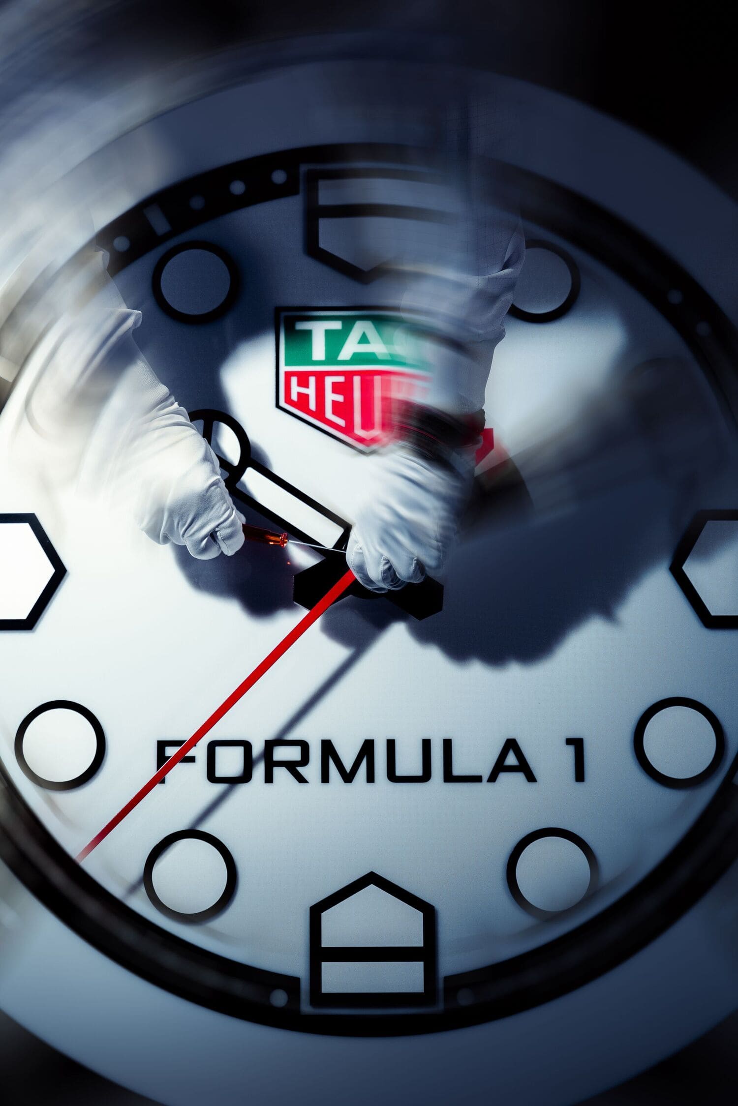 TAG Heuer為2025 F1賽季所打造的全新標誌時鐘 6