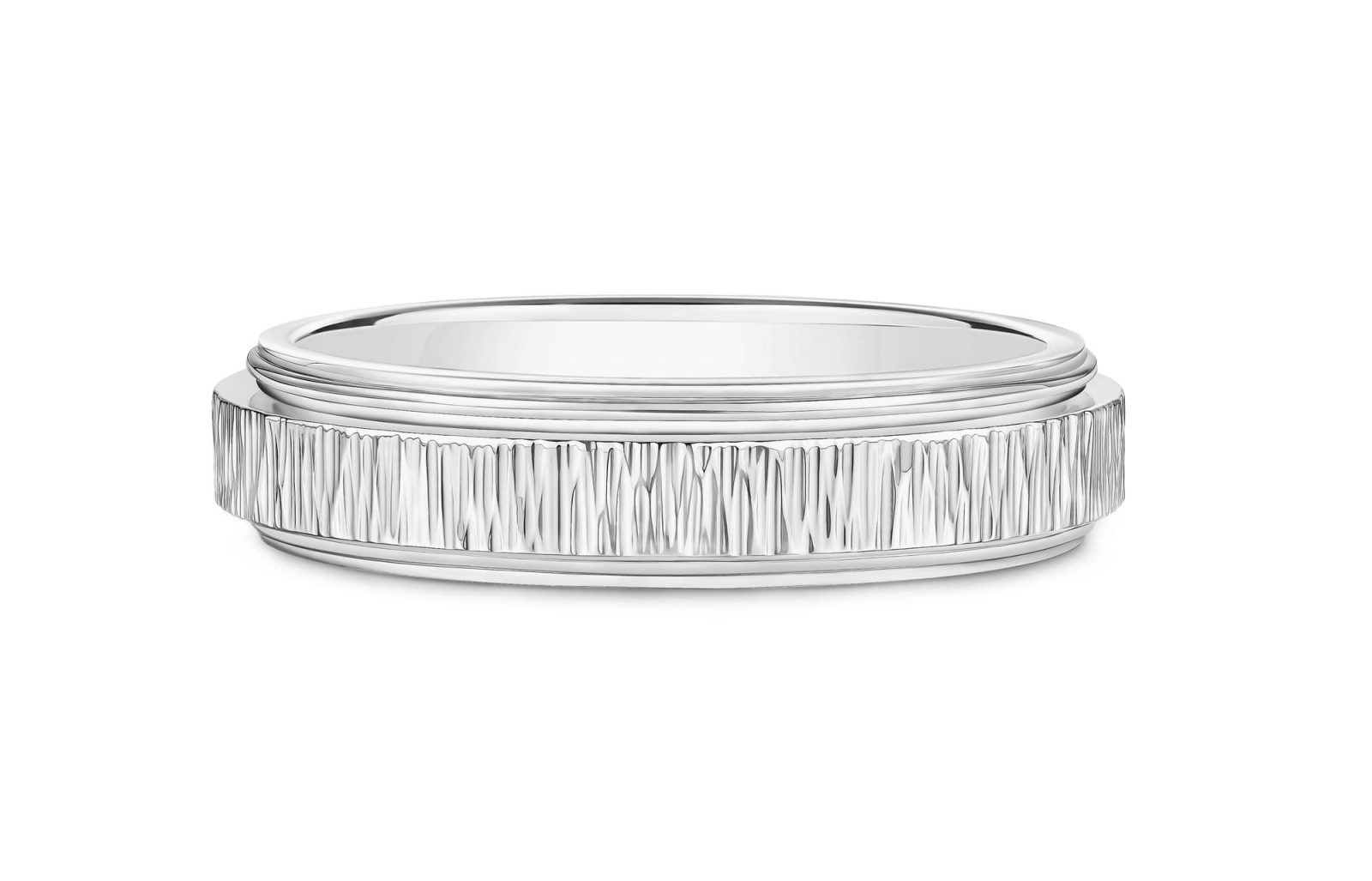 PIAGET Possession系列18K白金宮廷式雕刻飾紋戒指，建議售價約NT83000 G34P7L00 正面圖
