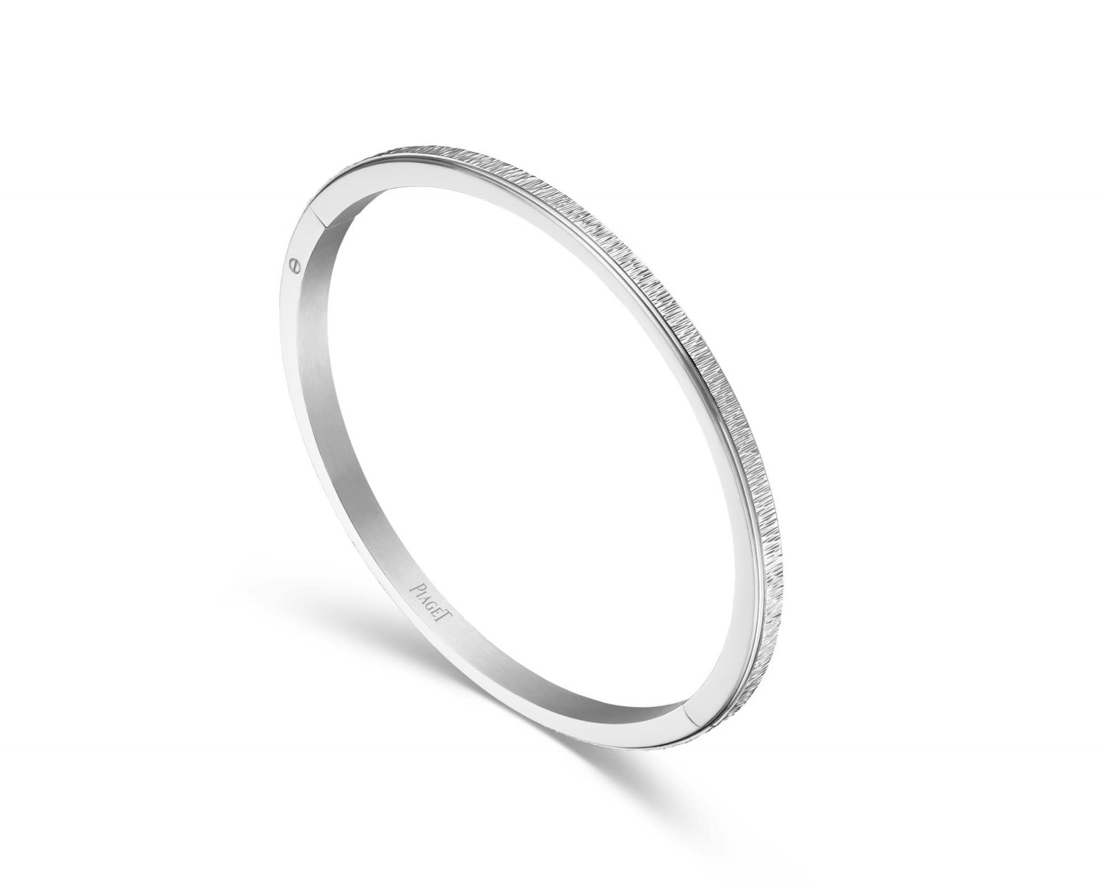 PIAGET Possession系列18K白金宮廷式雕刻飾紋手鐲，建議售價約NT241000 G36PP300