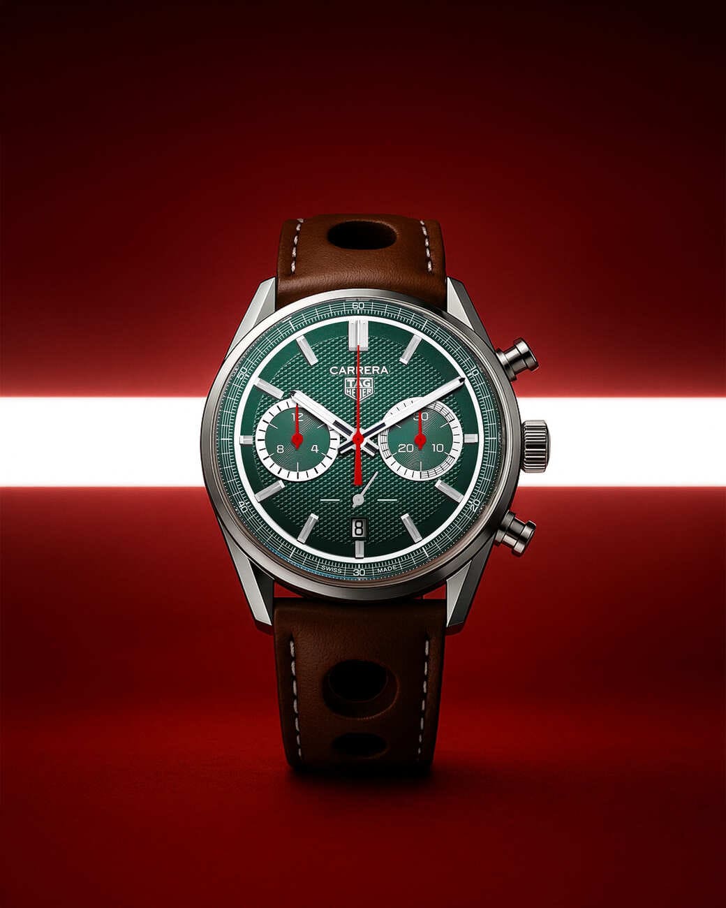 TAG Heuer Carrera Chronograph x Festival of Speed 計時腕錶 參考編號CBN2010 NS 建議售價約6540英鎊 情境圖